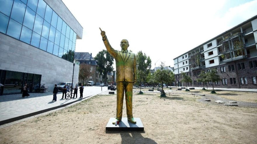 Almanya'da yapılan Erdoğan heykeli ortalığı karıştırdı - Resim: 1