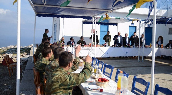 Yunanistan Ege'deki Türk adalarına Bizans bayrağı dikti - Resim: 1