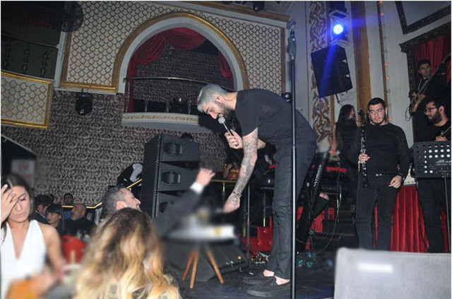 İdo Tatlıses annesi Derya Tuna'yı herkesin içinde neden azarladı? - Resim: 1