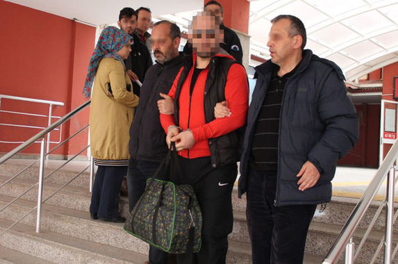 Kocaeli'de kırmızı bültenle aranan suç makinesi eski futbolcu yakalandı - Resim: 1