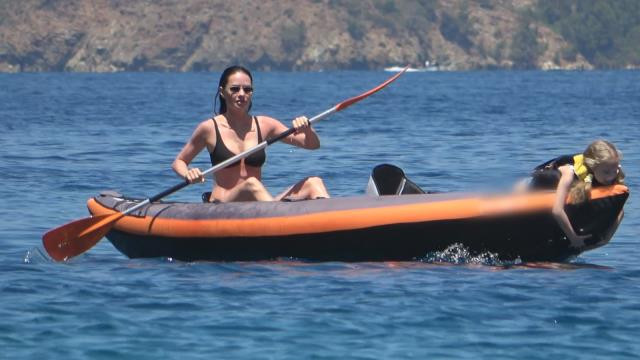 Yasemin Özilhan Fit Vücuduyla Nefes Kesti - Resim: 1