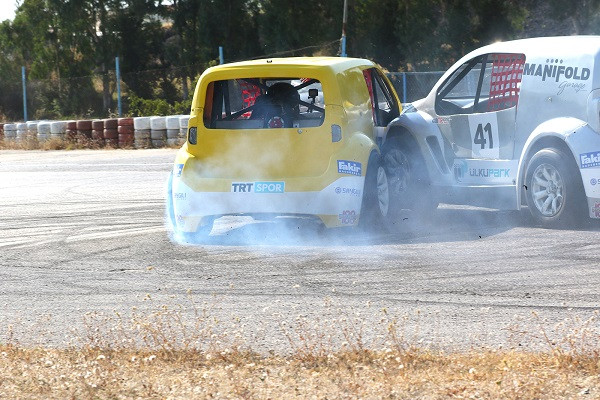 Oyuncu Ümit Erdim kaza geçirdi, sağlık durumu nasıl? - Resim: 1