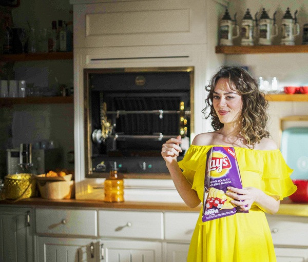 Demet Evgar cips markasının reklam yüzü oldu - Resim: 1