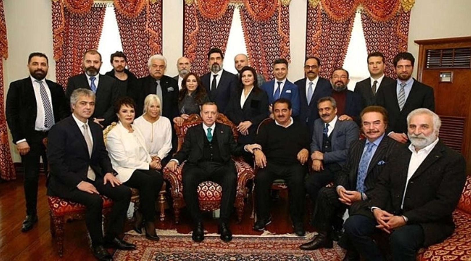 Aksu'ya Bir Darbede AKP'ye Yakınlığıyla Bilinen Yapımcısından Geldi - Resim: 1