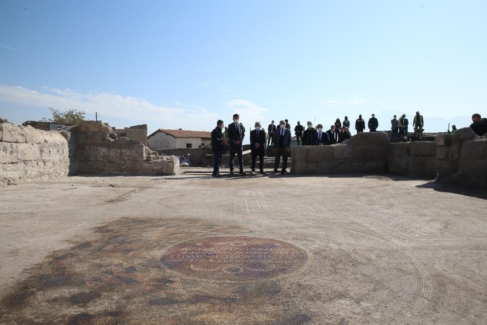 İç Anadolu'da En Büyük Mozaik Yapısına Ulaşıldı! - Resim: 1