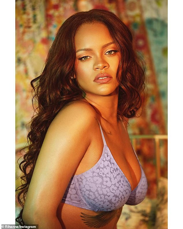 Rihanna'nın sütyenli pozu sosyal medyayı salladı - Resim: 1