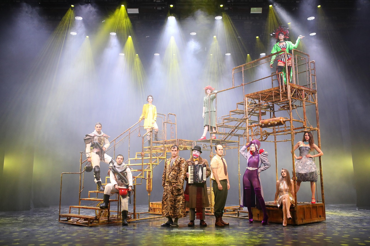 Erdal Beşikçioğlu Online Tiyatro ile Evlere Geliyor - Resim: 1