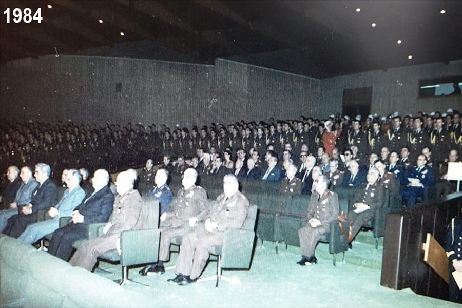 Atatürk'e saygısızlık iddiasına MSB'den açıklama: Oturanlar öğretmen - Resim: 4