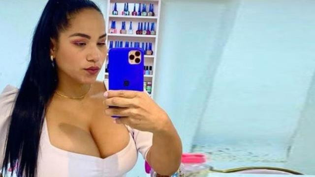 Kolombiya'da İlginç Olay! Göğüs Dekoltesi Var Diye Toplantıya Almadılar - Resim: 1