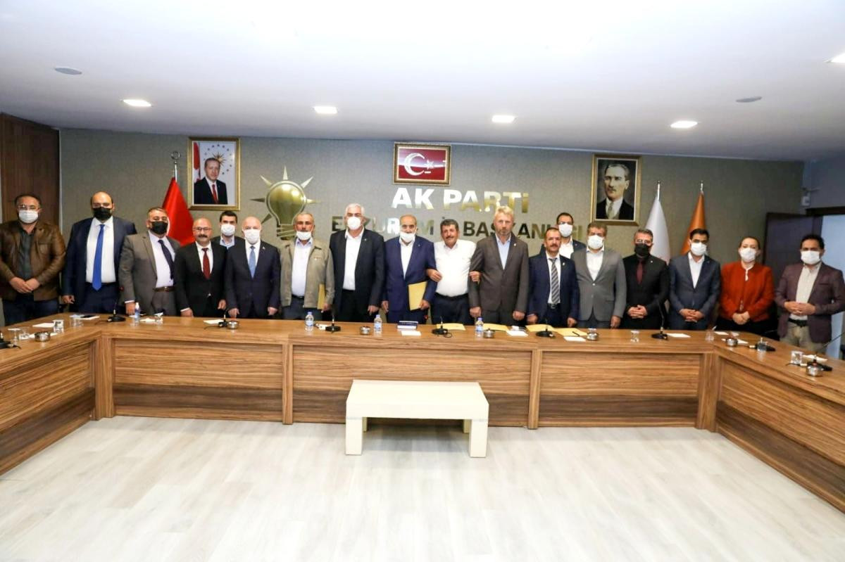 İYİ Parti'de İstifa Depremi: AK Parti'ye Geçtiler! - Resim: 1