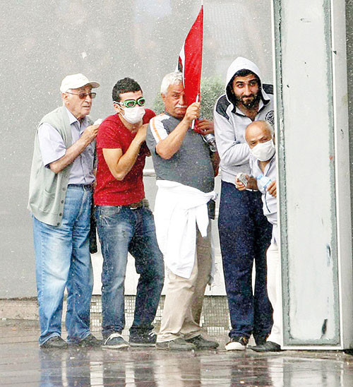 Fotoğrafı çeken muhabir anlattı; Gezi'nin Marjinal Beşli'si nasıl ortaya çıktı? - Resim: 1