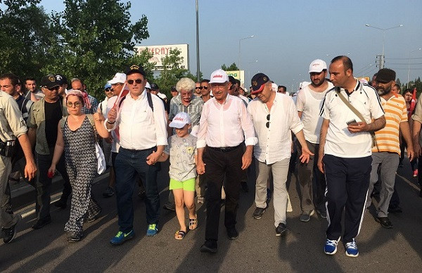 Adalet Yürüyüşü'nde HDP'ye Türk bayraklı karşılama - Resim: 2