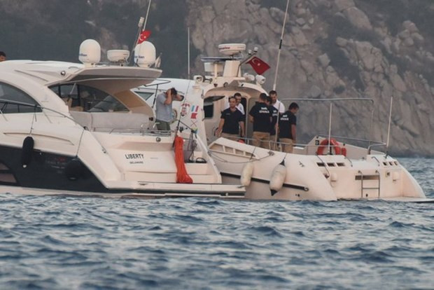 Sahil Güvenlik, Kıvanç Tatlıtuğ ve Çağatay Ulusoy'un teknesini bastı - Resim: 1