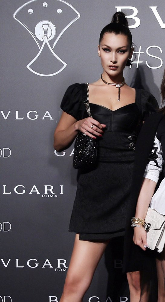 Serenay Sarıkaya ile Bella Hadid'in frikikleri bile aynı - Resim: 2