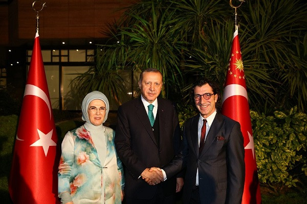 Erdoğan'ın iftarına katılan şarkıcı şaşkına çevirdi - Resim: 1