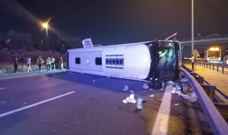 TEM’de yolcu otobüsü devrildi: 1 ölü, 17 yaralı - Resim: 1
