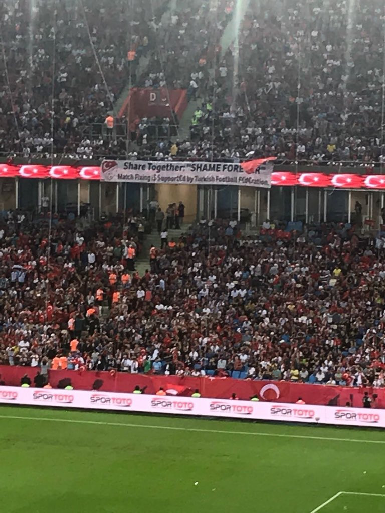 Trabzon’daki milli maçta TFF'yi şoke eden pankart - Resim: 1