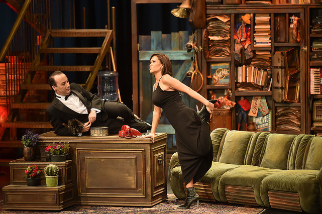 Tolgshow’da Hülya Avşar'dan kırbaç sovu! - Resim: 1