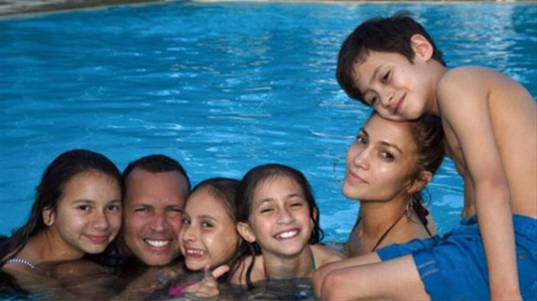 Jennifer Lopez'in havuz keyfi! - Resim: 1