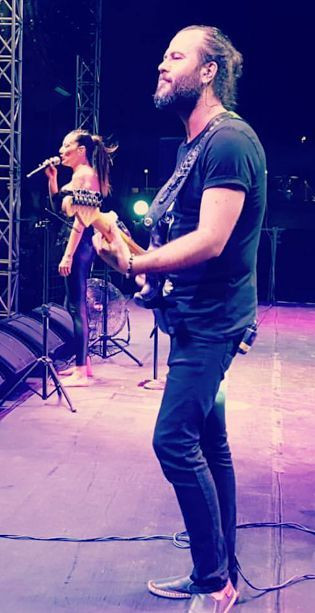 Sibel Tüzün gitaristi Aytun Gelgin'le aşk yaşıyor - Resim: 1