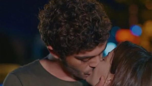 Bizim Hikaye'ye damga vuran öpüşme! - Resim: 1