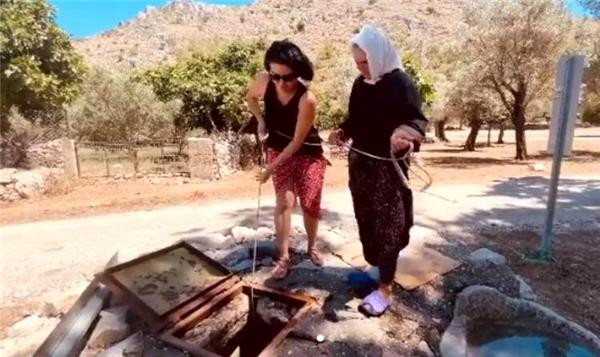 Güzel Şarkıcı Göksel'in Köy Hayatı Bitti! - Resim: 2