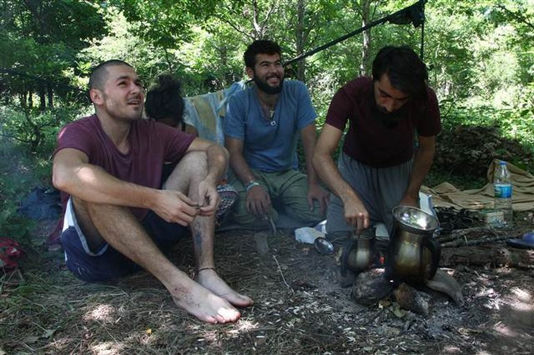 Kadın erkek dereye giren gençlere köylülerden tepki! - Resim: 1
