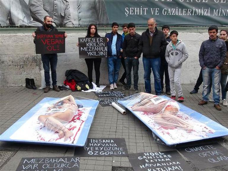 Galatasaray Meydanı'nda ilginç eylem - Resim: 2