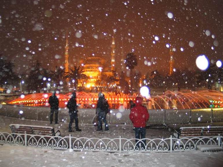 İstanbul bembeyaz! Kar yağışı ne kadar sürecek? - Resim: 2