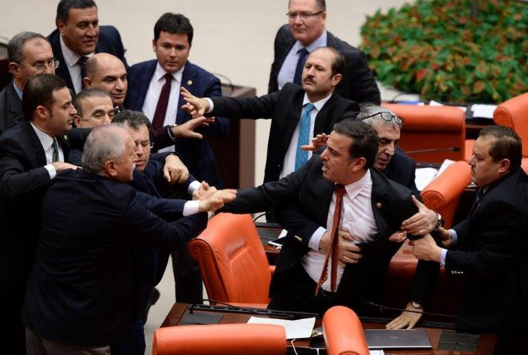 Meclis'te kavga çıktı: Milletvekilliğimi yakarım - Resim: 1