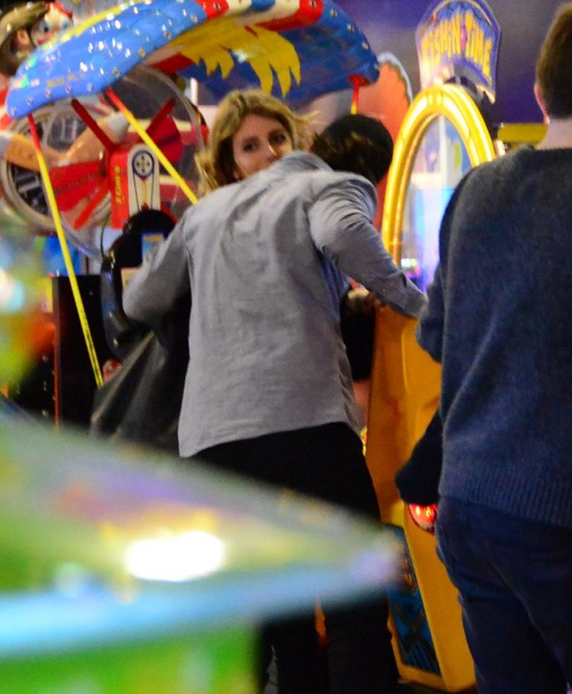 Aras Bulut İynemli sevgilisini öpücüğe boğdu - Resim: 1