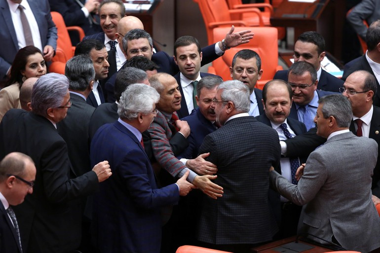 Erdoğan'ın AYM yorumu Meclis'i karıştırdı - Resim: 1