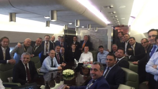 Erdoğan'ın uçakta gol sevinci kamerada - Resim: 1