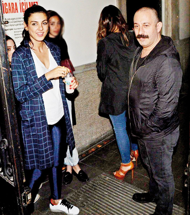 Cem Yılmaz, Özge Sabuncu'ya geri döndü - Resim: 2