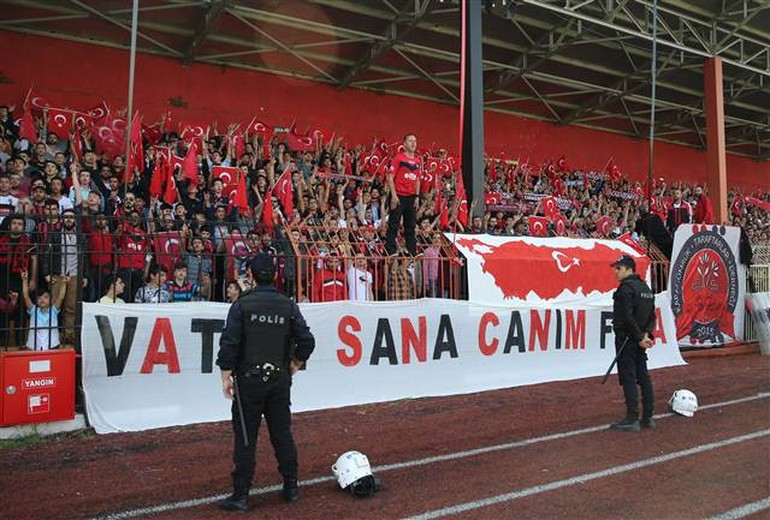 Fatih Karagümrük-Amed Sportif maçına olaylar damga vurdu - Resim: 4