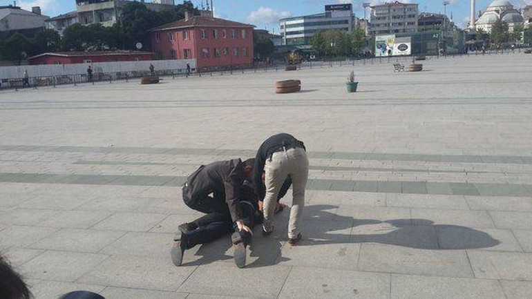 Can Dündar'a adliye önünde silahlı saldırı! - Resim: 1