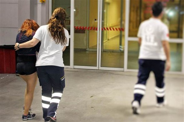 Genç kadını dövdüler, çırılçıplak sokağa attılar - Resim: 1