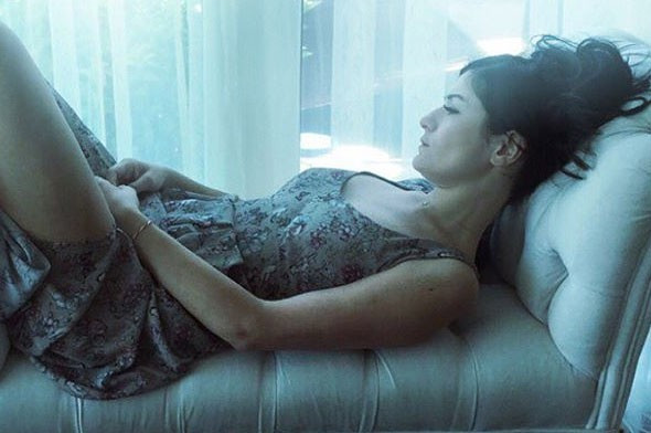 Deniz Çakır'dan cesur poz - Resim: 1