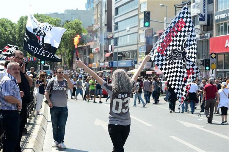 Beşiktaş Çarşı'da kutlama yapıyor! - Resim: 1