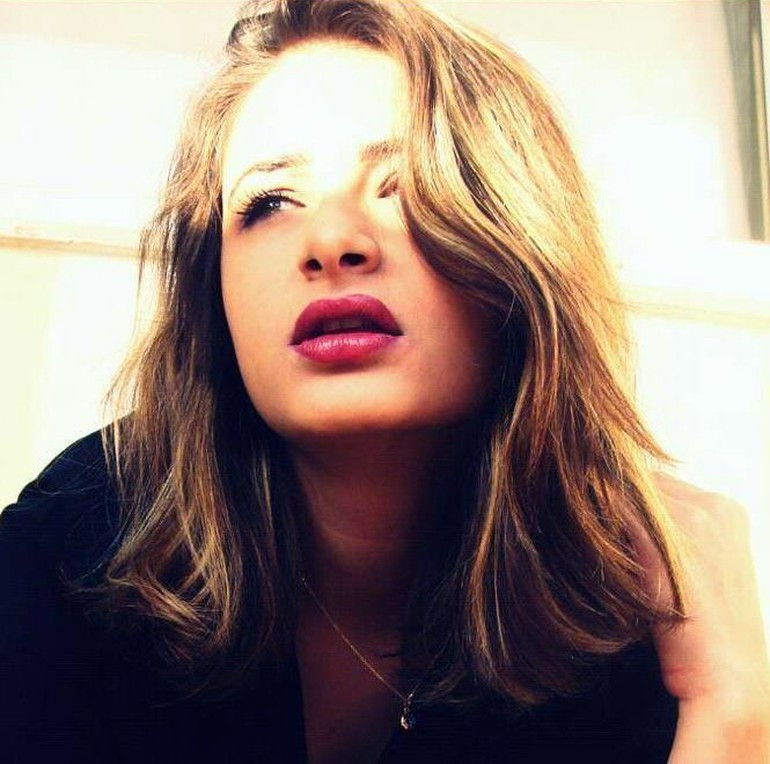 Uyuşturucu bağımlısı genç kız çatıdan atlayarak yaşamına son verdi! - Resim: 1