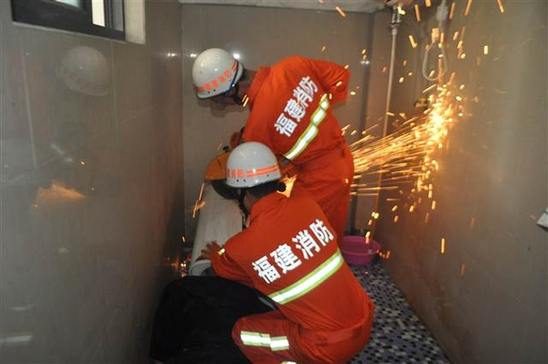 Kafasını çamaşır makinesi sıkıştırdı! - Resim: 1