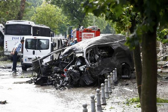 İstanbul'daki patlamadan kahreden haber: 7 polis şehit oldu... - Resim: 2
