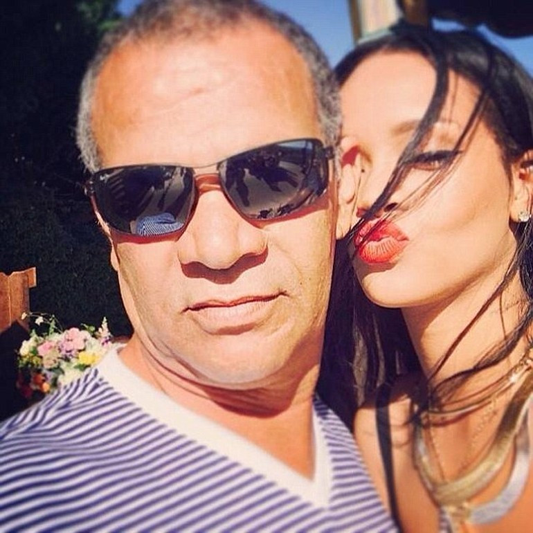 Rihanna babasına 5 milyon TL'lik ev aldı - Resim: 1