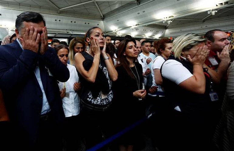 Atatürk Havalimanı'nda ağlatan tören - Resim: 5