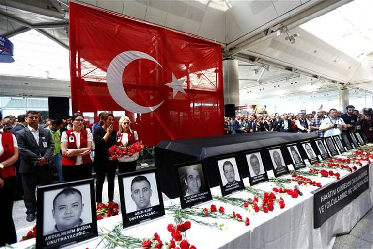 Atatürk Havalimanı'nda ağlatan tören - Resim: 1