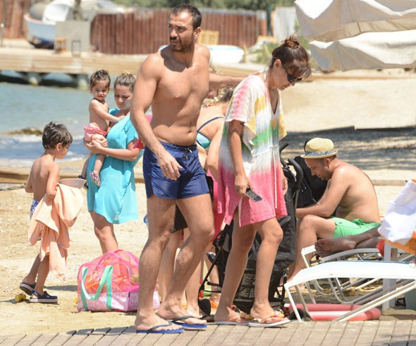 Demet Akalın, eşi ve kızı ile Bodrum'da - Resim: 1