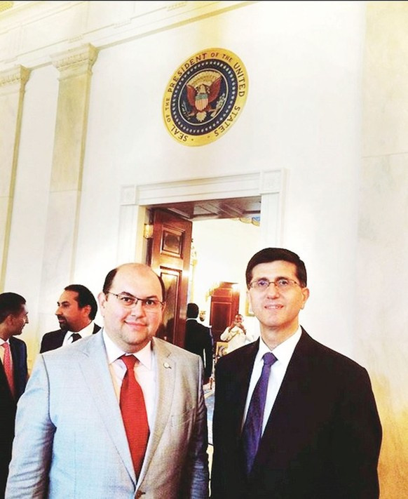 ABD'de şok görüntü! Darbeci'den Beyaz Saray'da selfie! - Resim: 1