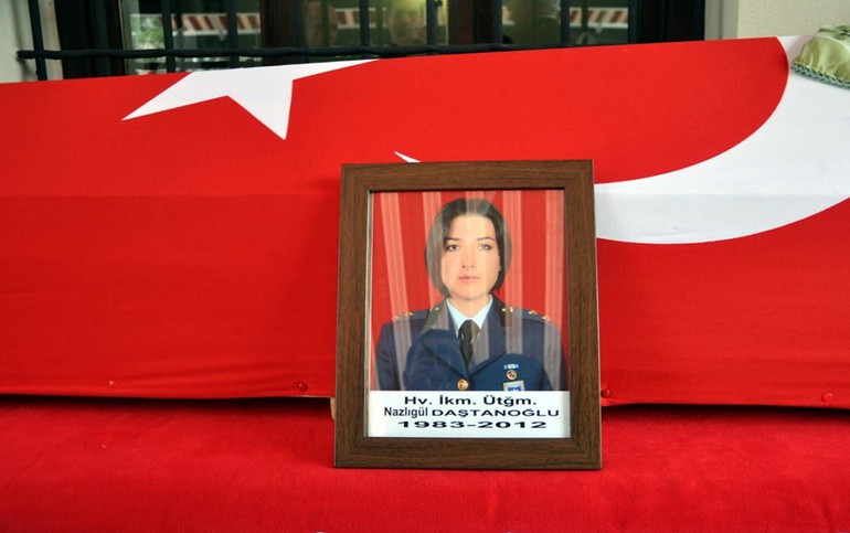 İntihar eden üsteğmen Nazlıgül'ün komutanı darbeden tutuklandı! - Resim: 1