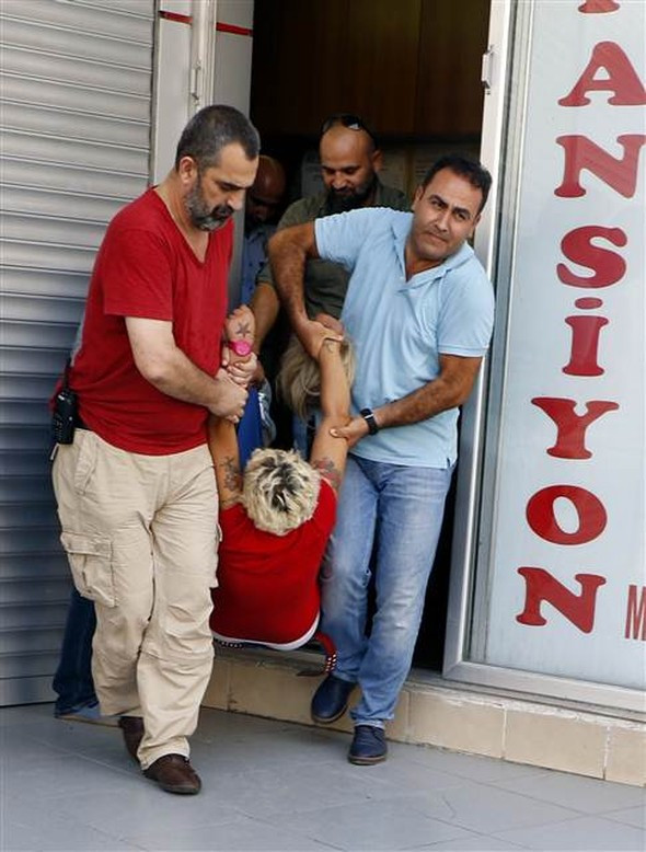 Hamile hayat kadını parada anlaşamayınca pencereye çıktı! - Resim: 1