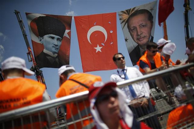 Dünya, Demokrasi ve Şehitler Mitingi'ni böyle gördü - Resim: 1